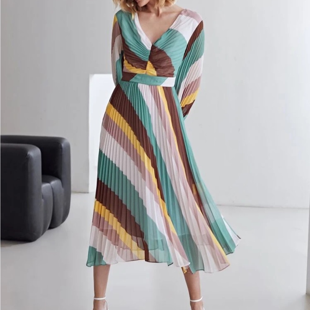 Premium Colorblock Plisse Dress
